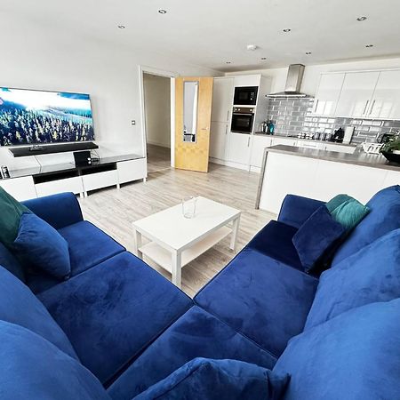 Rnm - Business Professionals Stay, Walsall City Centre, 2 Bedroom With Ensuite And Bathroom, Entire Place, Kitchen & Washroom With Amenities, Smart Tv, Easy Access, Fast Wifi, Parking Nearby, Great Transport Links Exteriér fotografie