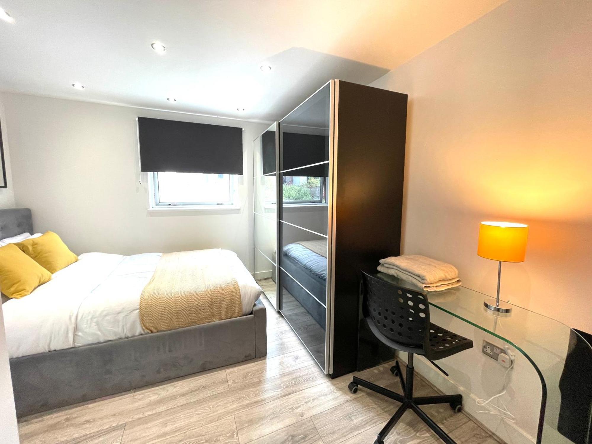 Rnm - Business Professionals Stay, Walsall City Centre, 2 Bedroom With Ensuite And Bathroom, Entire Place, Kitchen & Washroom With Amenities, Smart Tv, Easy Access, Fast Wifi, Parking Nearby, Great Transport Links Exteriér fotografie
