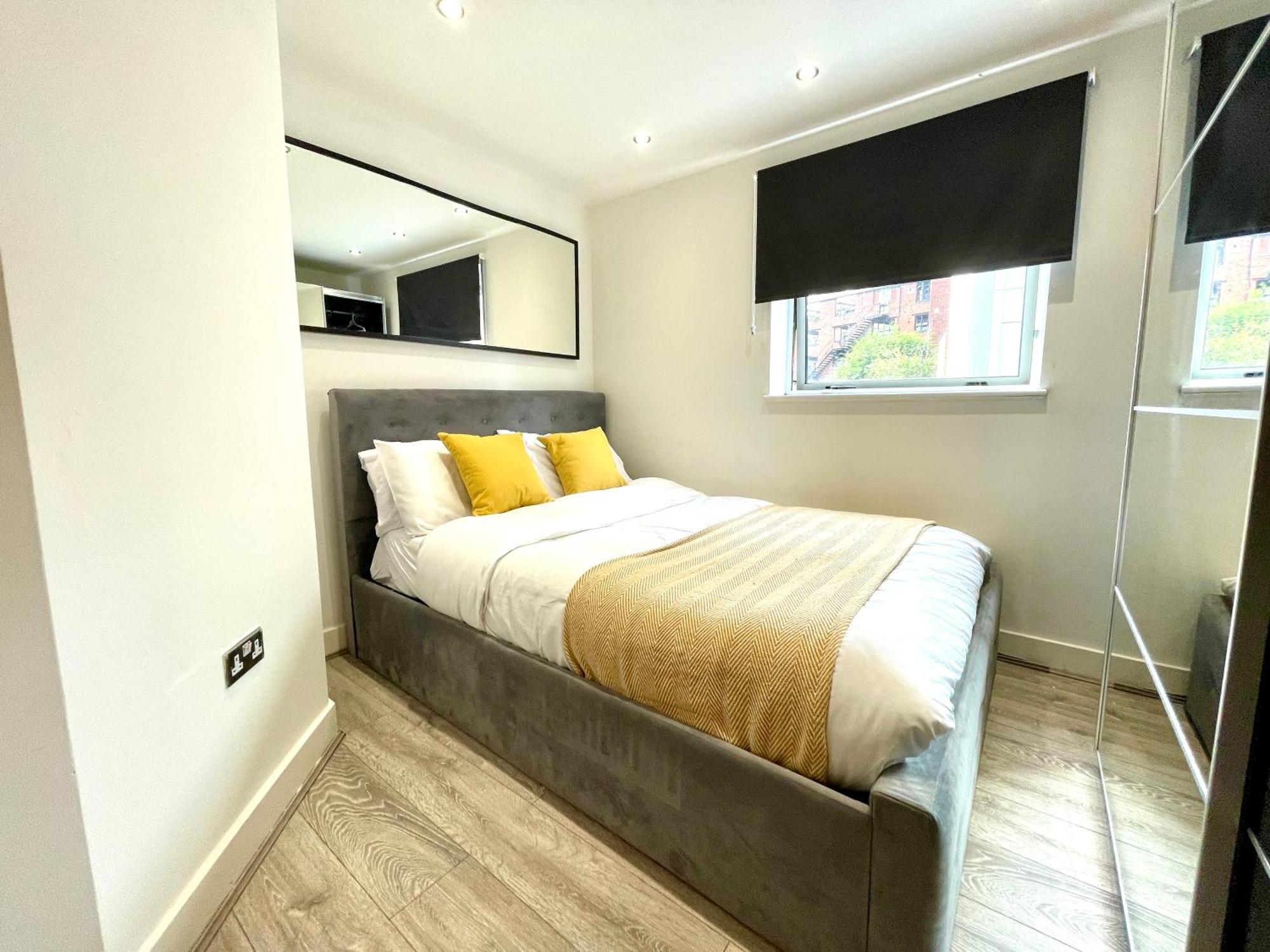 Rnm - Business Professionals Stay, Walsall City Centre, 2 Bedroom With Ensuite And Bathroom, Entire Place, Kitchen & Washroom With Amenities, Smart Tv, Easy Access, Fast Wifi, Parking Nearby, Great Transport Links Exteriér fotografie