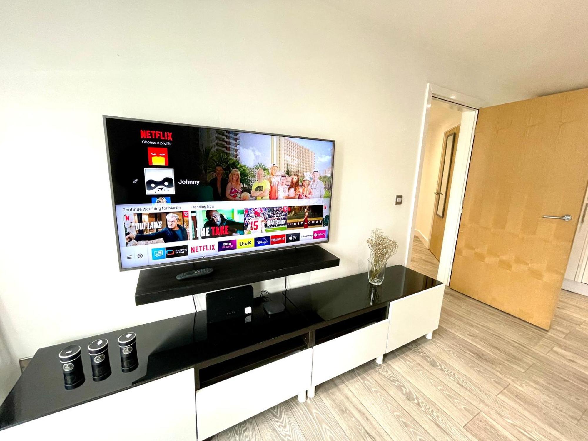 Rnm - Business Professionals Stay, Walsall City Centre, 2 Bedroom With Ensuite And Bathroom, Entire Place, Kitchen & Washroom With Amenities, Smart Tv, Easy Access, Fast Wifi, Parking Nearby, Great Transport Links Exteriér fotografie
