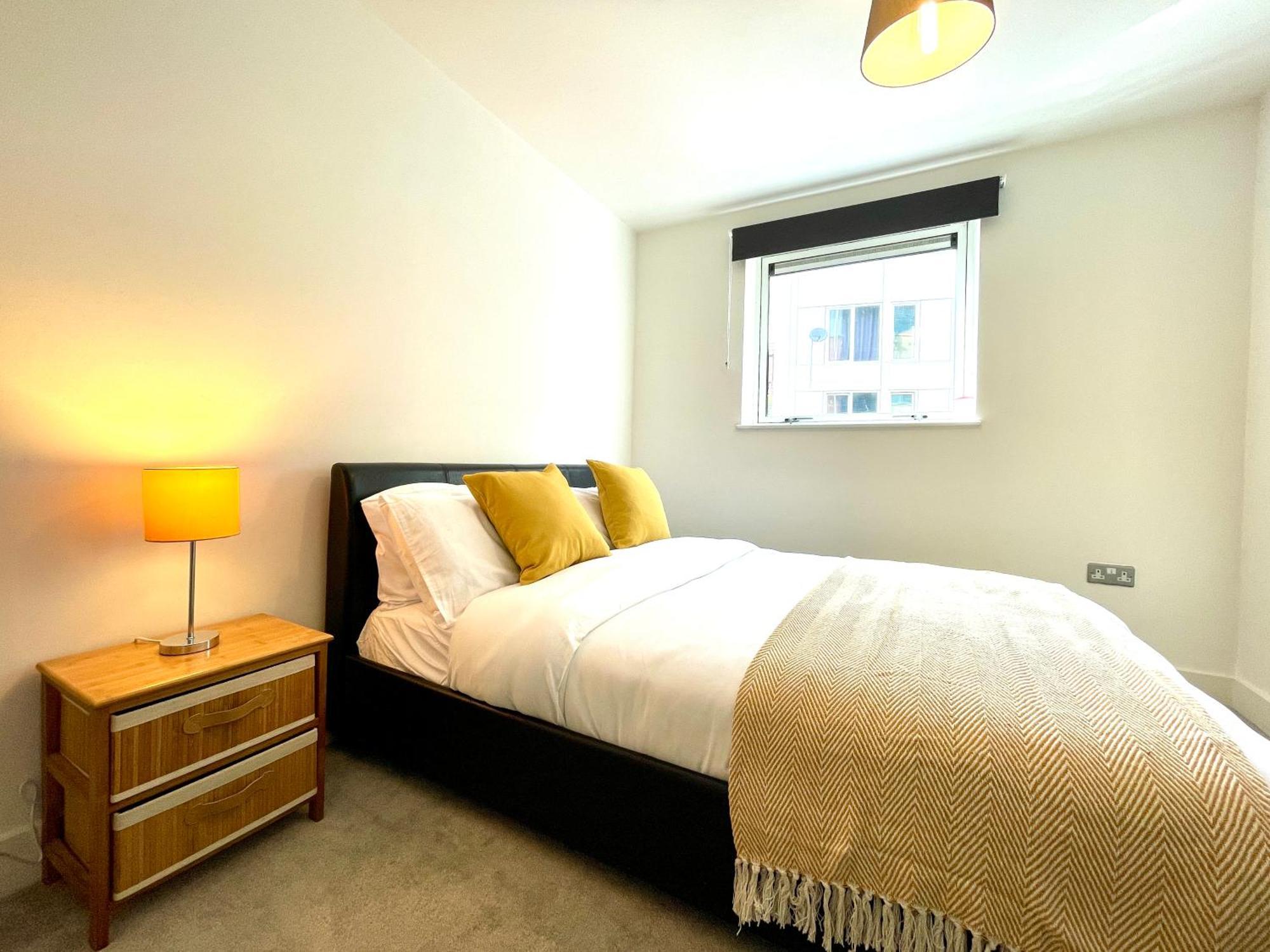 Rnm - Business Professionals Stay, Walsall City Centre, 2 Bedroom With Ensuite And Bathroom, Entire Place, Kitchen & Washroom With Amenities, Smart Tv, Easy Access, Fast Wifi, Parking Nearby, Great Transport Links Exteriér fotografie