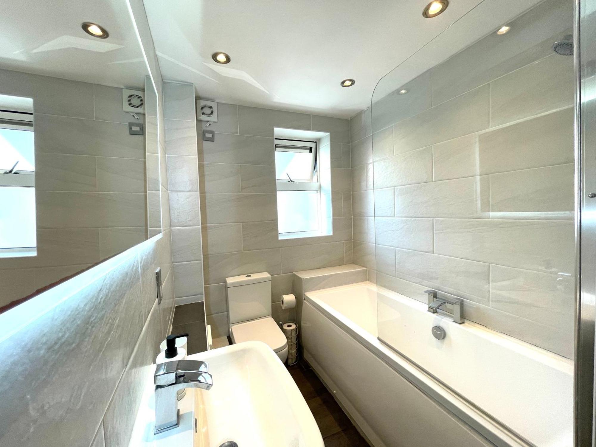Rnm - Business Professionals Stay, Walsall City Centre, 2 Bedroom With Ensuite And Bathroom, Entire Place, Kitchen & Washroom With Amenities, Smart Tv, Easy Access, Fast Wifi, Parking Nearby, Great Transport Links Exteriér fotografie