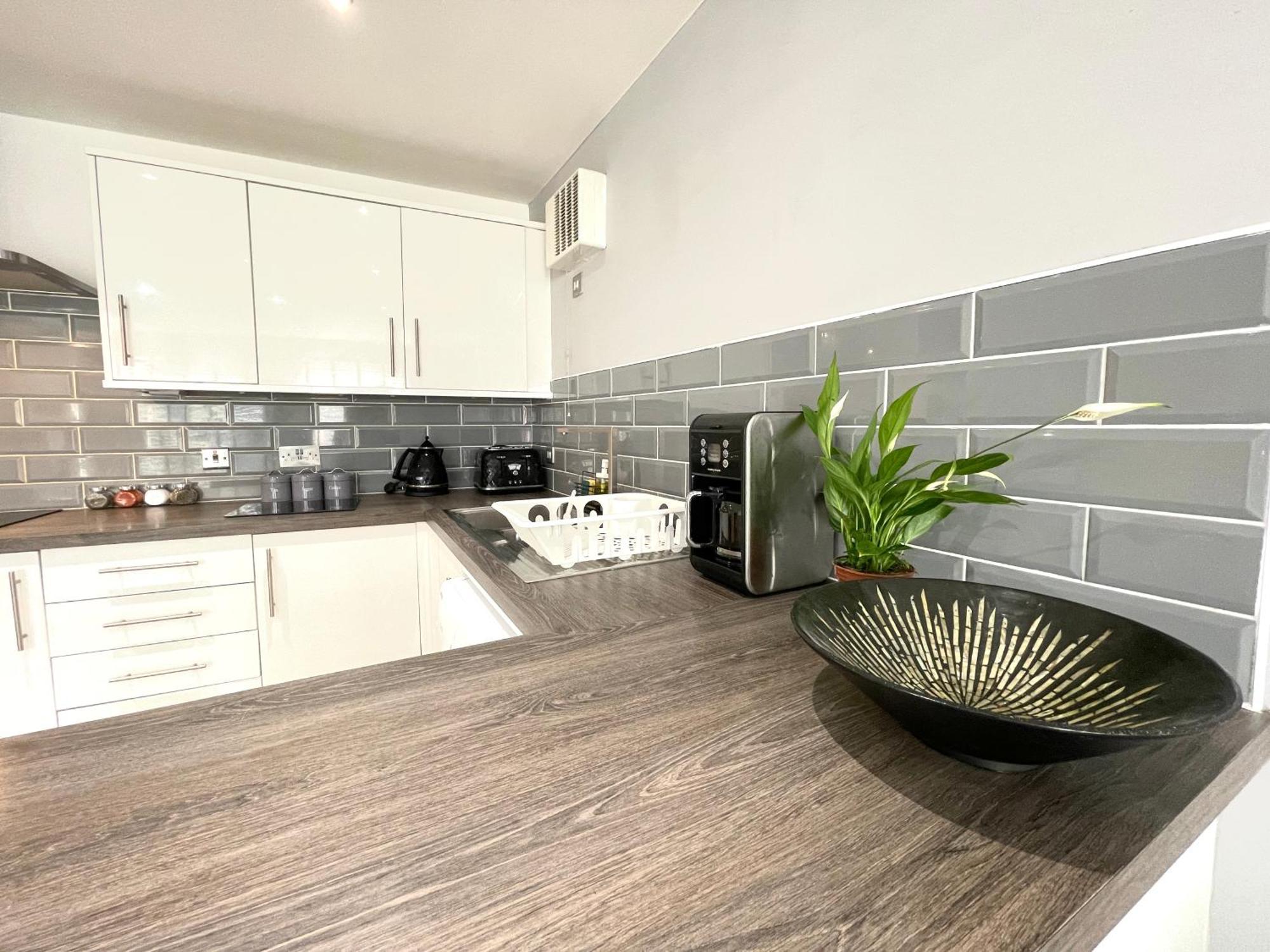 Rnm - Business Professionals Stay, Walsall City Centre, 2 Bedroom With Ensuite And Bathroom, Entire Place, Kitchen & Washroom With Amenities, Smart Tv, Easy Access, Fast Wifi, Parking Nearby, Great Transport Links Exteriér fotografie