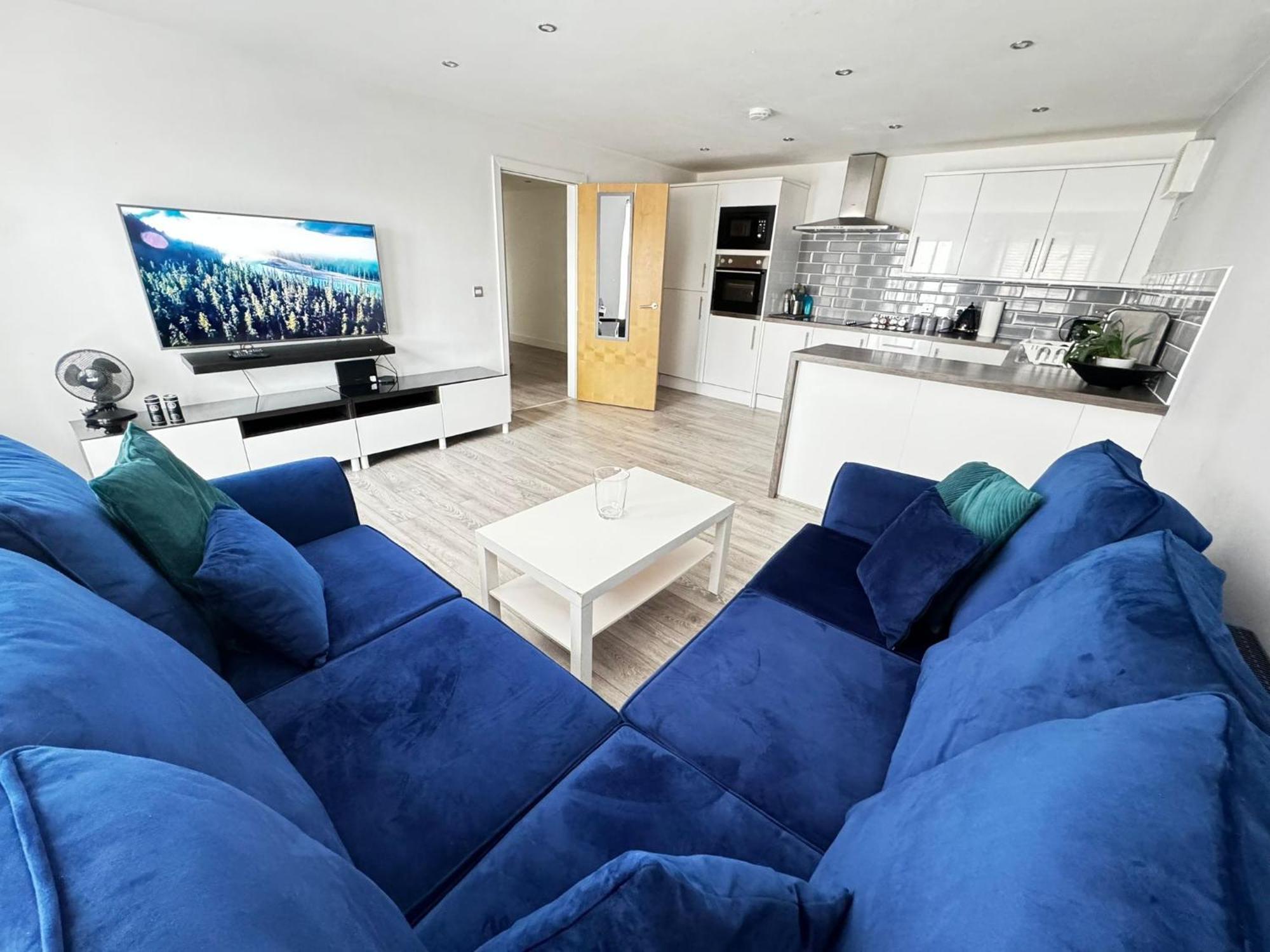 Rnm - Business Professionals Stay, Walsall City Centre, 2 Bedroom With Ensuite And Bathroom, Entire Place, Kitchen & Washroom With Amenities, Smart Tv, Easy Access, Fast Wifi, Parking Nearby, Great Transport Links Exteriér fotografie